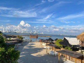 CABAÑA EN ISLA FRENTE A CARTAGENA